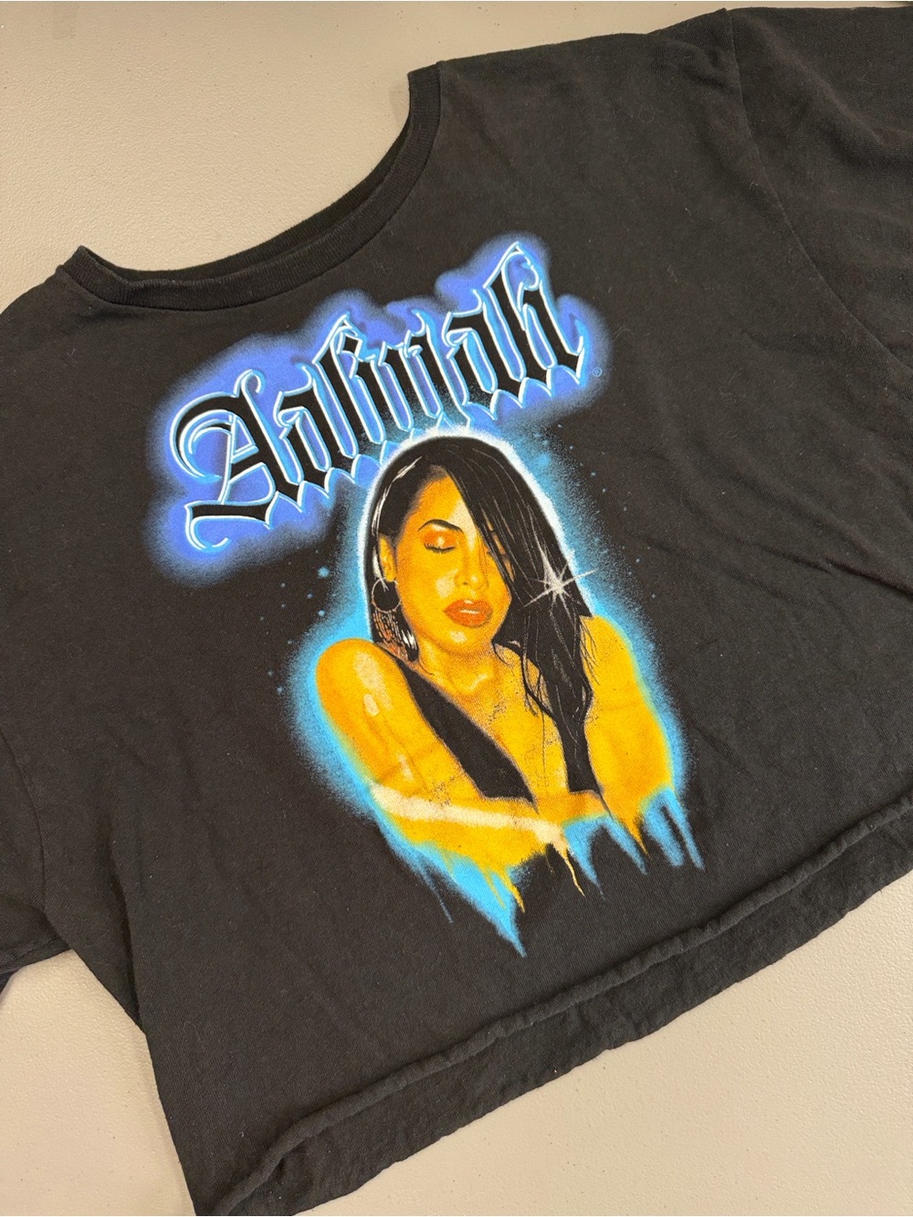 Aaliyah Cropped Graphic Tee Shirt Black Short Sleeve Crew Neck Size Medium Large